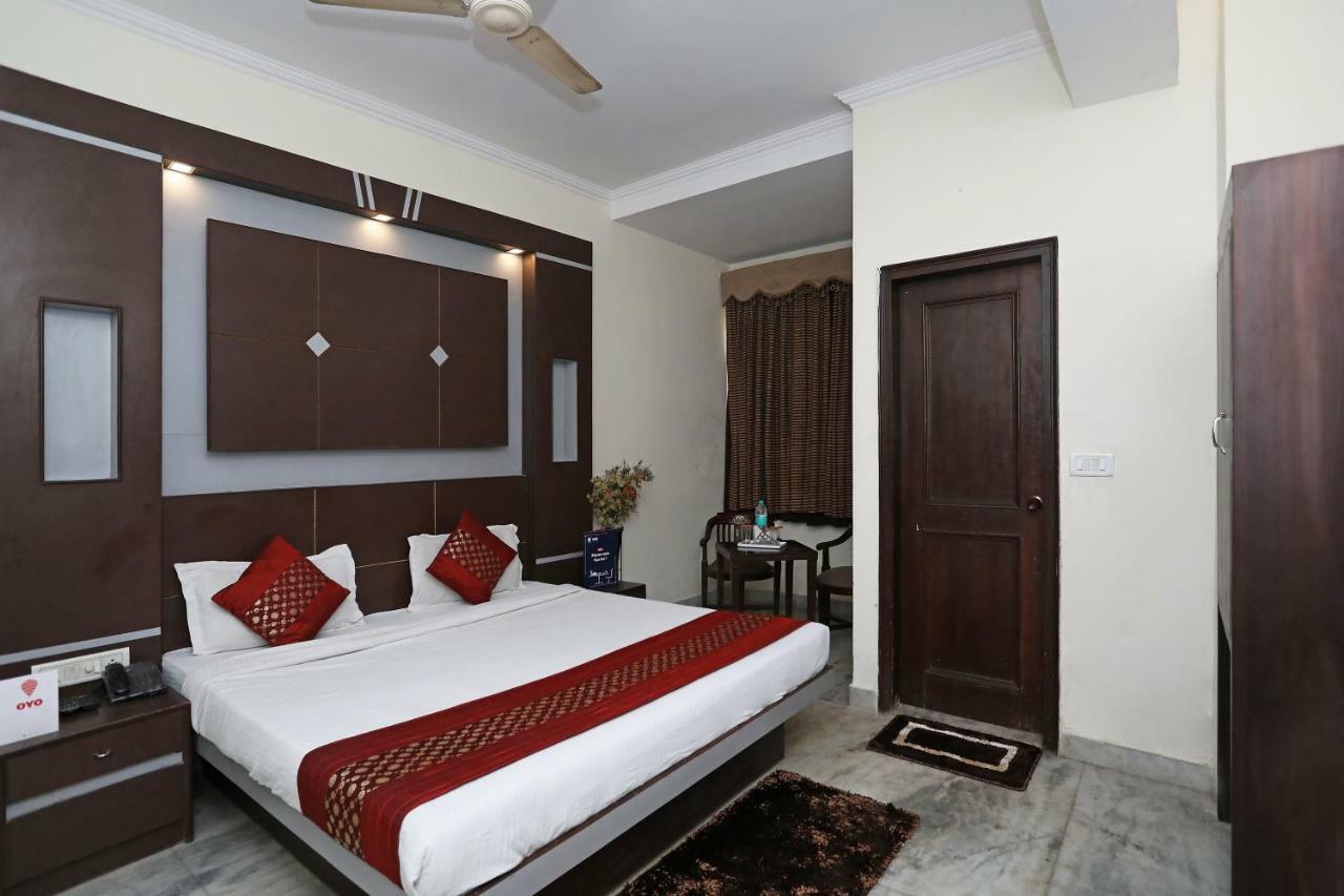 Hotel garden view Delhi  Buitenkant foto